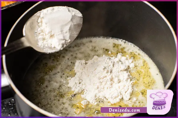 اضافه کردن آرد، پاستا آلفردو رژیمی