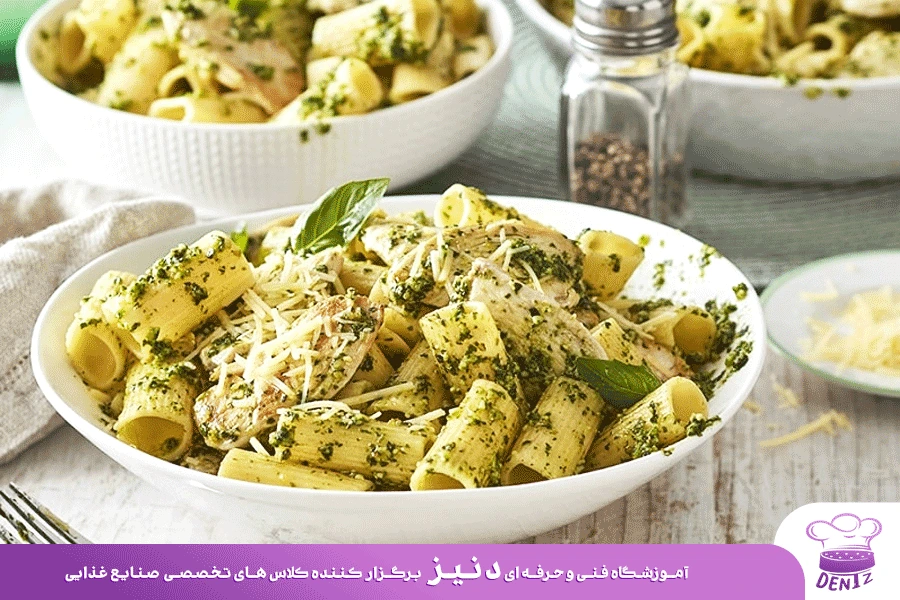 طرز تهیه پاستا مرغ و قارچ با پنیر پیتزا