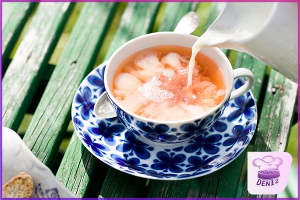 اضافه کردن شیر در دستور تهیه چای کرک