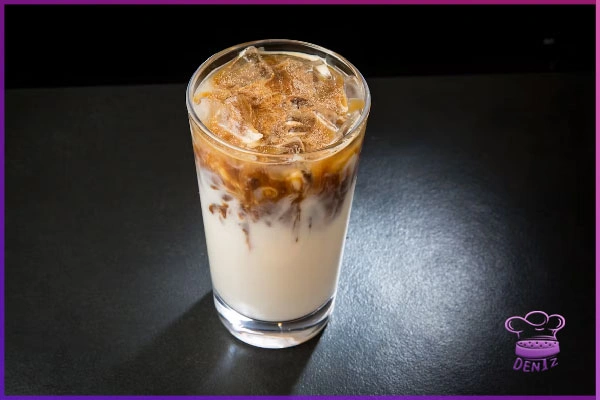 طرز تهیه آیس لاته با قهوه فوری