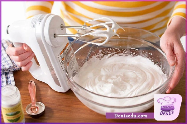 نحوه صحیح زدن سفیده و تشخیص آماده بودن آن