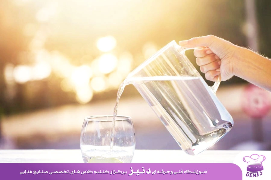 نوشدن اب برای دفع کافئین