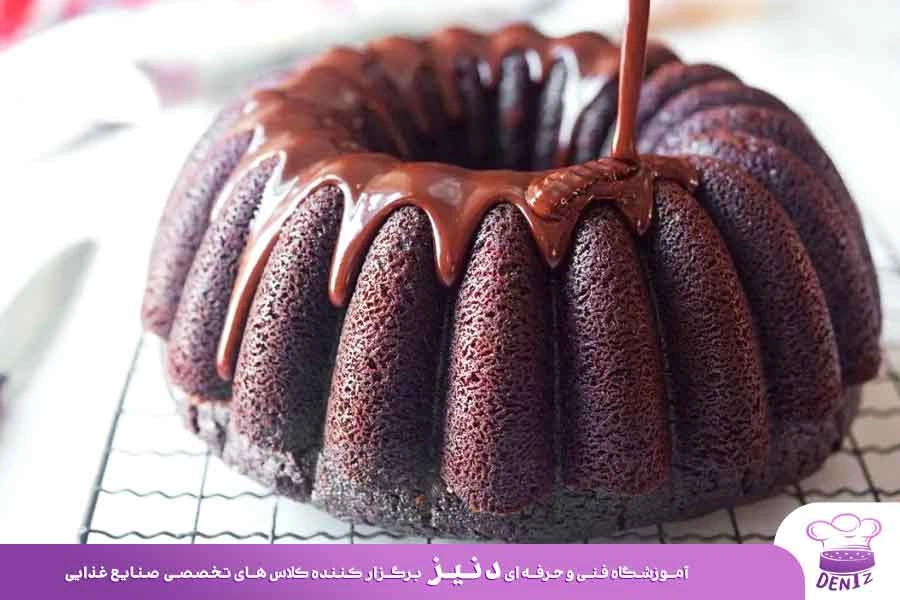 خیس کردن کیک شکلاتی به روش درست