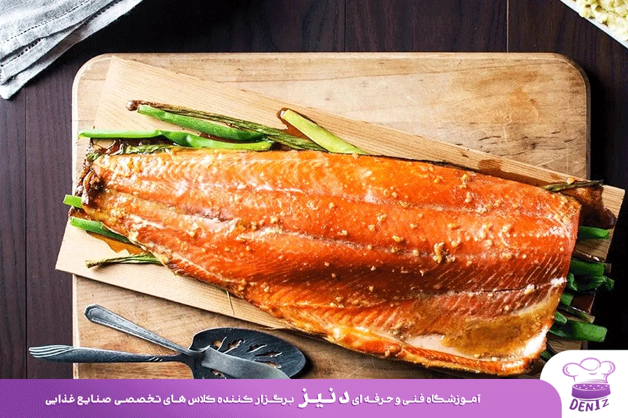 طعم دار کردن ماهی با لیمو و رزماری