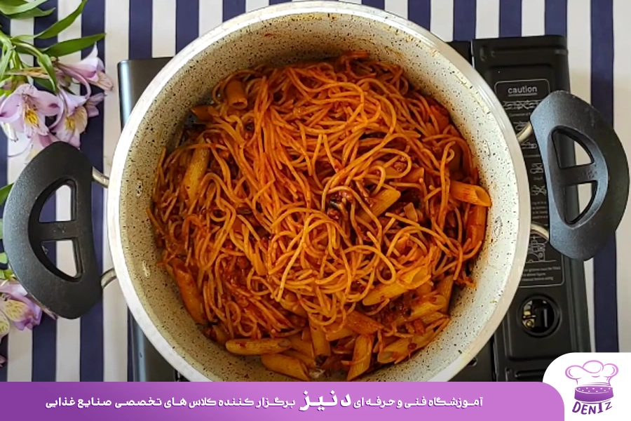 ماکارونی با گوشت چرخ کرده