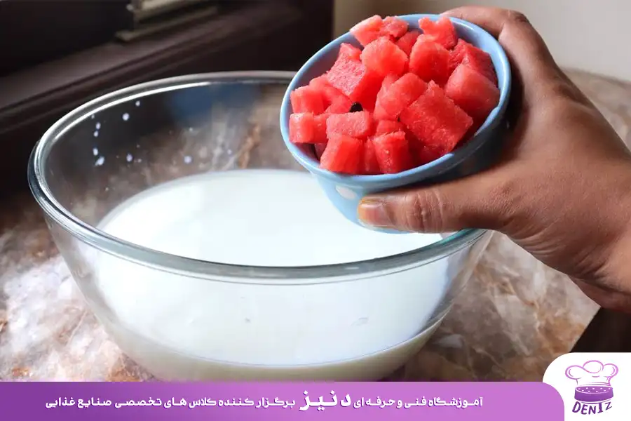 طرز تهیه اسموتی با شیر