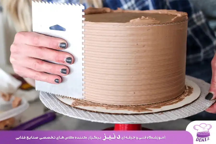 شانه و اسکراپر خامه کشی، از ابزارهای خامه کشی