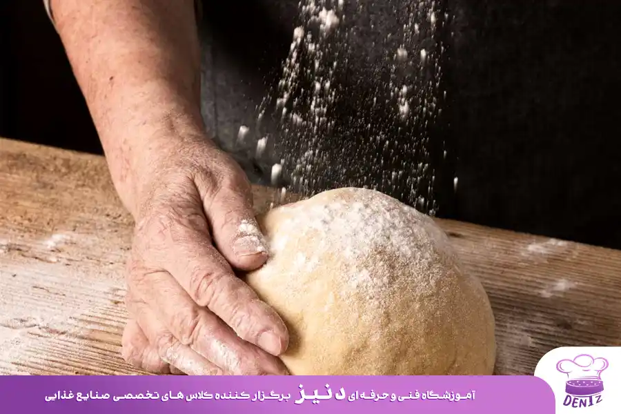 خمیر را بیش از حد آرد پاشی نکنید