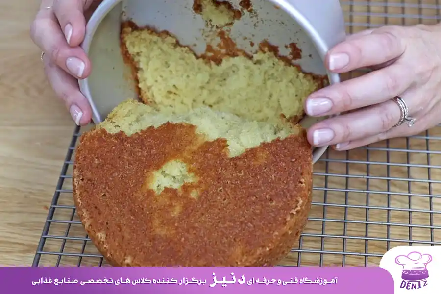 علت چسبیدن کیک به قالب چیست؟