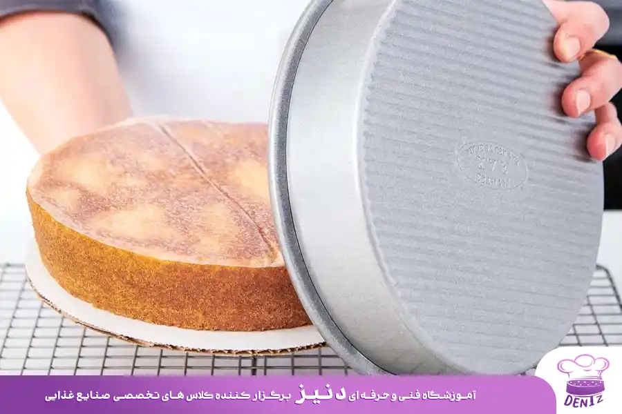 کاغذ روغنی استفاده نکرده اید، کیک به قالب چسبید